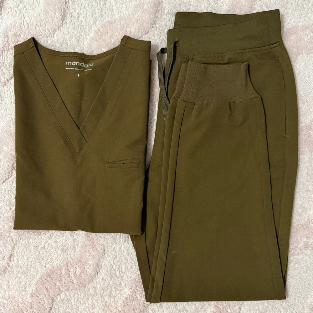 Mandala scrub set in Chocolate Brown